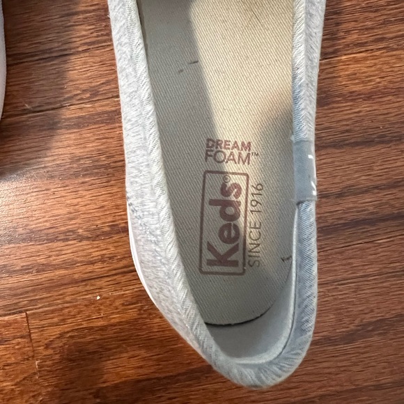KEDS Women’s 6.5 Grey Slip on Tennis Shoes - Picture 5 of 7